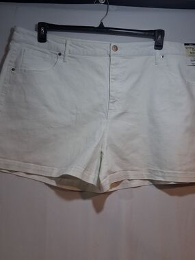 Terra & Sky White Women's Denim-Style Jean Shorts